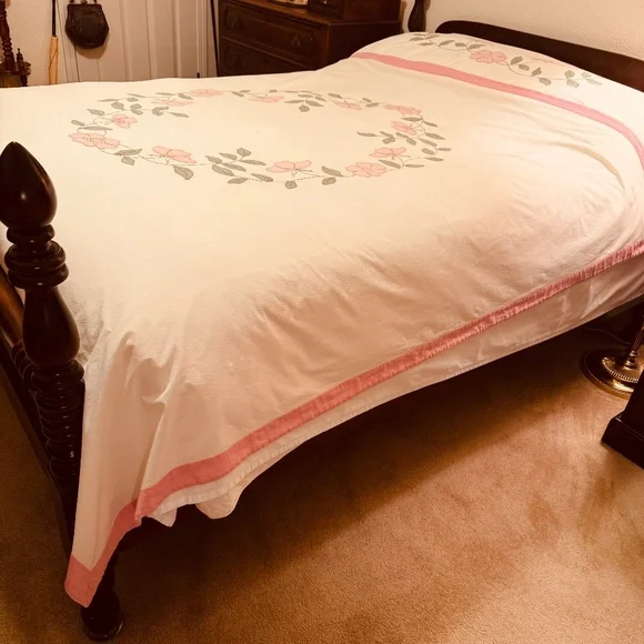 Vintage twin/full coverlet with sham.Hand embroidered. Bedding